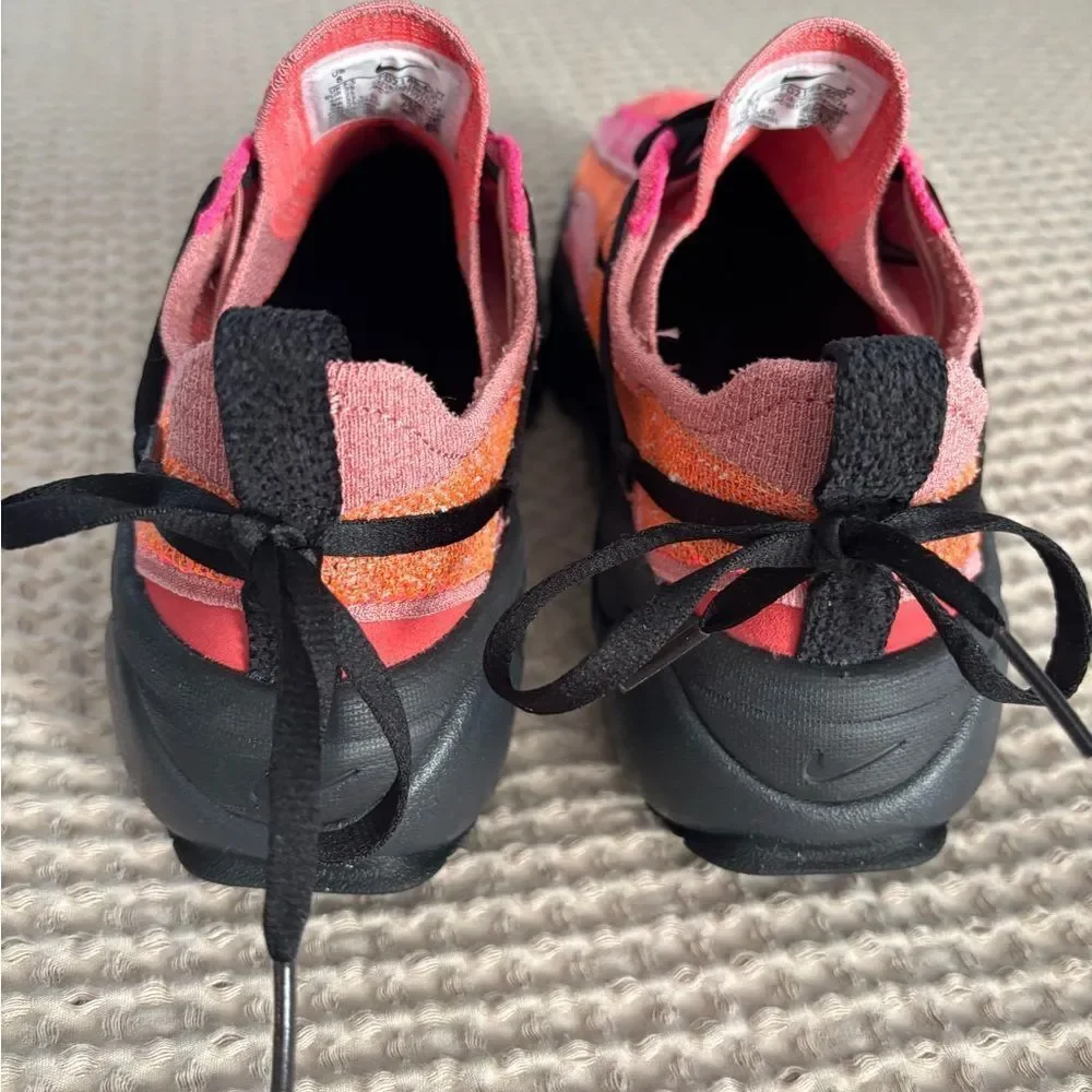 New Nike Flyknit Bloom sneakers. Size 8